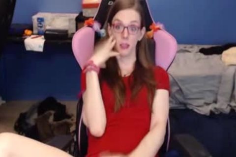 Nerdy ladyboy Jerks large 10-Pounder cam