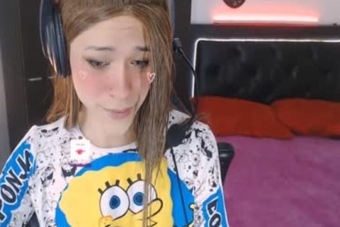 A pretty Femboi Preforming For u