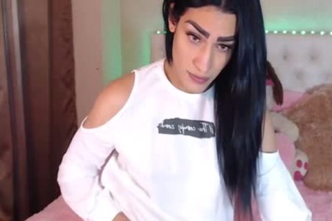 Realhugecock tranny webcam