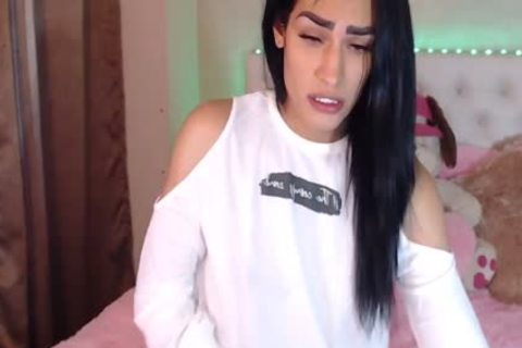 Realhugecock tranny cam