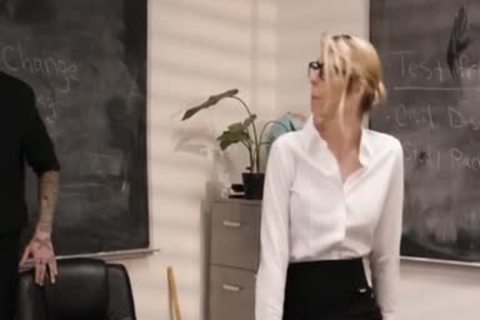 Ts Casey loves sucking A Bigcock