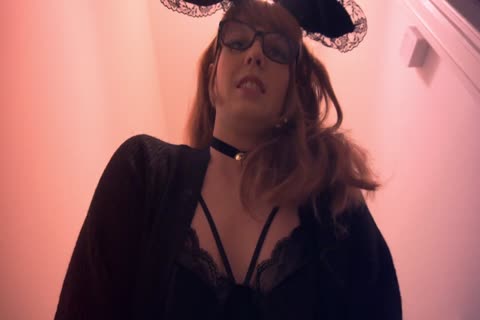 Desperate redhead digs nailing in HD