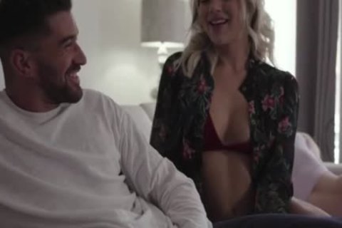 slim tgirl Emma Rose Moutns A Bigcock Up Her Ts wazoo