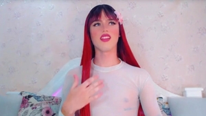 Red Hair ladyman Gracefully Faps Her knob