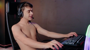 TransSensual: Horny NPC Joins Gamer's Fun